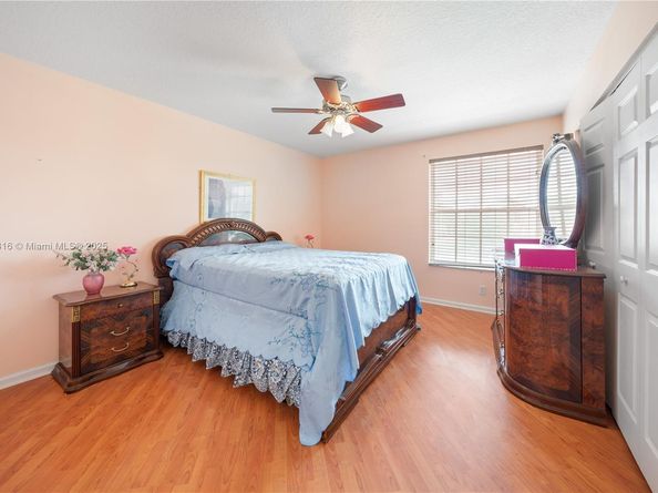1443 SW 161st Ave, Pembroke Pines FL 33027