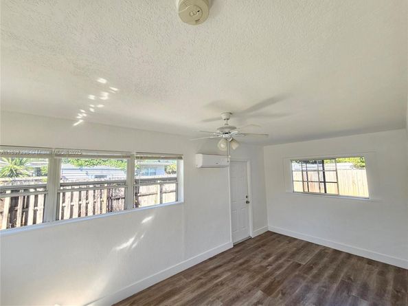 5621 Cleveland St, Hollywood FL 33021
