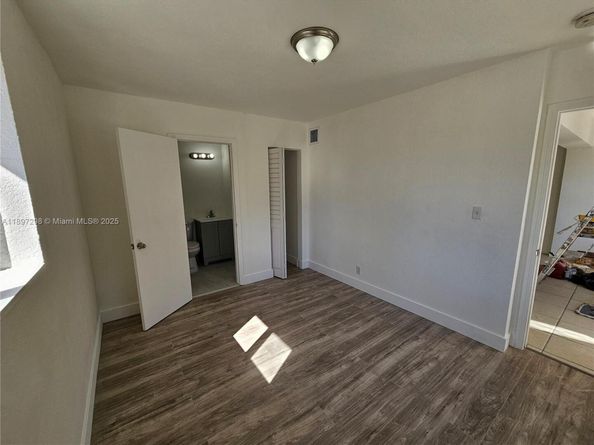 5621 Cleveland St, Hollywood FL 33021