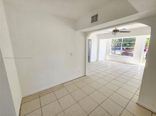 5621 Cleveland St, Hollywood FL 33021