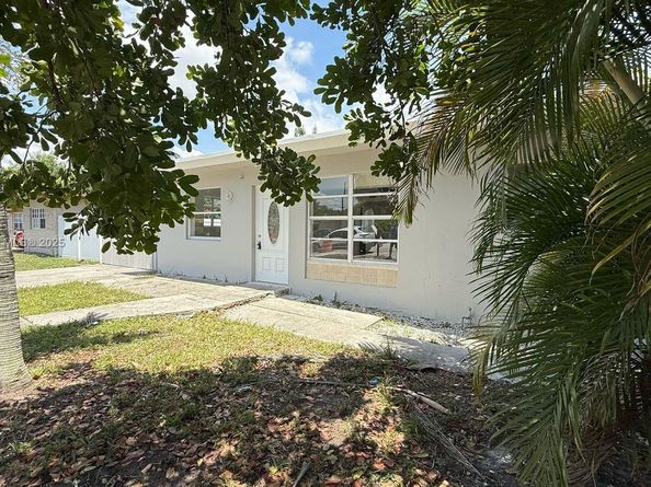 5621 Cleveland St, Hollywood FL 33021