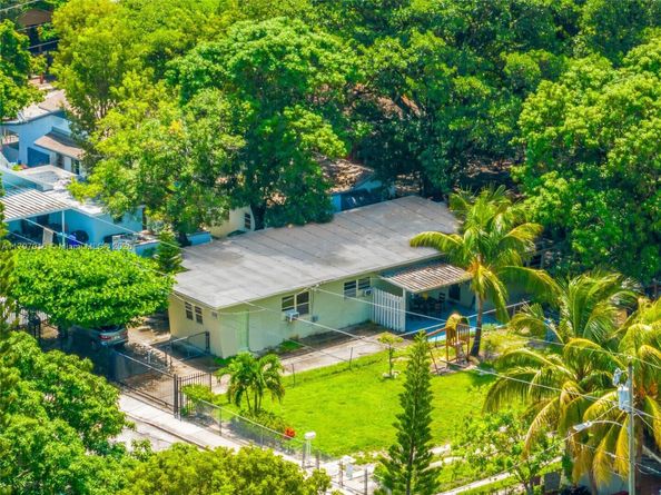 120 NW 32nd St, Miami FL 33127