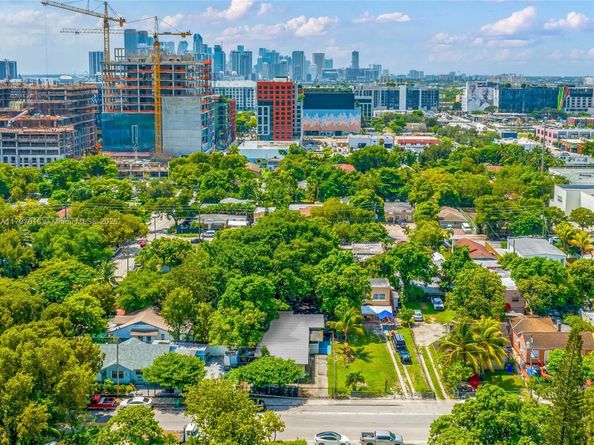 120 NW 32nd St, Miami FL 33127