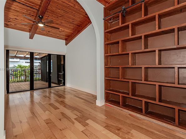 2621 S Parkview Dr, Hallandale Beach FL 33009