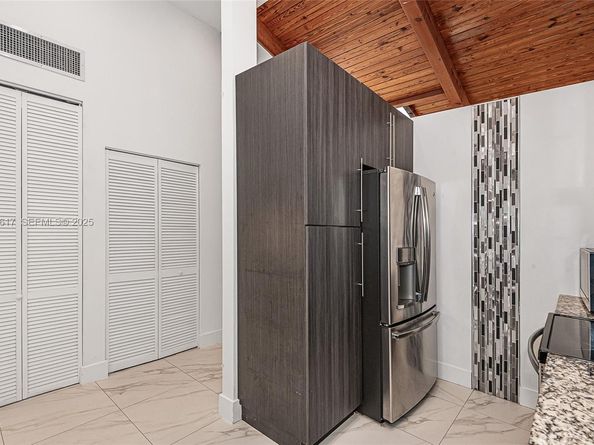 2621 S Parkview Dr, Hallandale Beach FL 33009