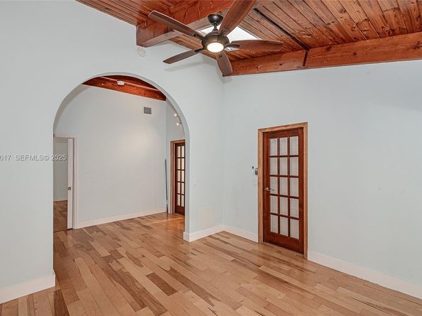 2621 S Parkview Dr, Hallandale Beach FL 33009