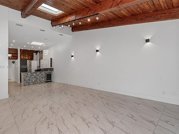 2621 S Parkview Dr, Hallandale Beach FL 33009