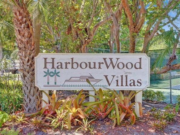 2621 S Parkview Dr, Hallandale Beach FL 33009