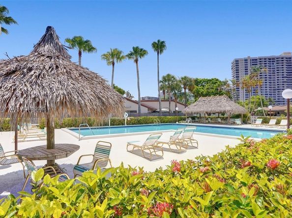 2621 S Parkview Dr, Hallandale Beach FL 33009