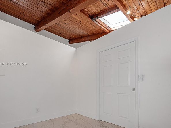 2621 S Parkview Dr, Hallandale Beach FL 33009