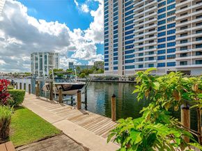 2621 S Parkview Dr, Hallandale Beach FL 33009