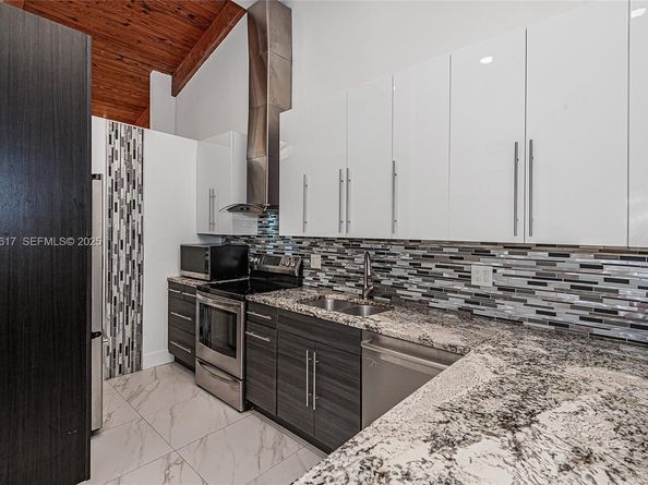 2621 S Parkview Dr, Hallandale Beach FL 33009