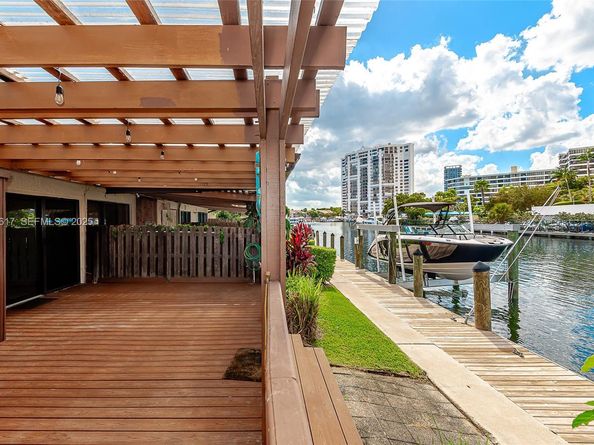 2621 S Parkview Dr, Hallandale Beach FL 33009