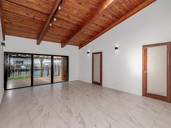 2621 S Parkview Dr, Hallandale Beach FL 33009