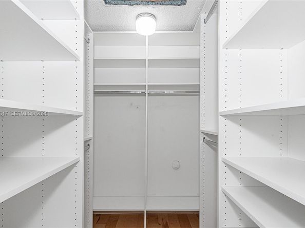 2621 S Parkview Dr, Hallandale Beach FL 33009