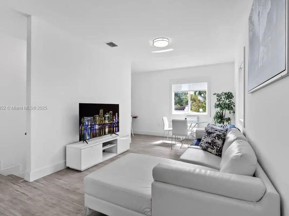 1117 SW 13th St, Miami FL 33129
