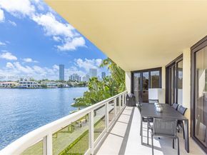 20191 E Country Club Dr TH9, Aventura FL 33180