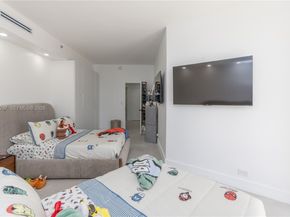 20191 E Country Club Dr TH9, Aventura FL 33180