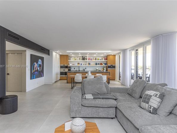 20191 E Country Club Dr TH9, Aventura FL 33180