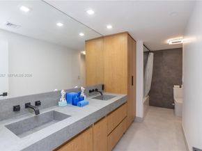 20191 E Country Club Dr TH9, Aventura FL 33180
