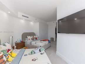20191 E Country Club Dr TH9, Aventura FL 33180