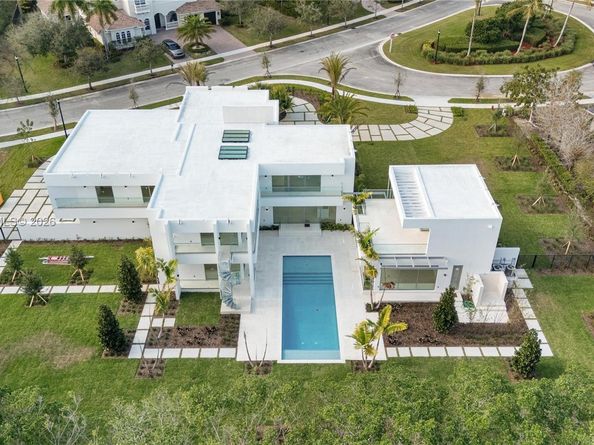 3280 Lake Ridge Lane, Weston FL 33332