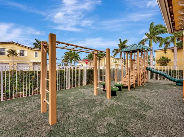 4029 NW 11th St, Lauderhill FL 33313