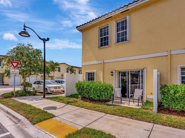 4029 NW 11th St, Lauderhill FL 33313