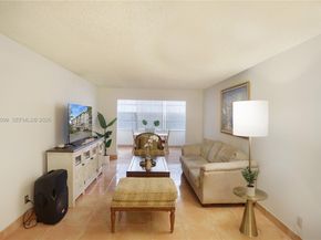 6600 Cypress Rd 105, Plantation FL 33317