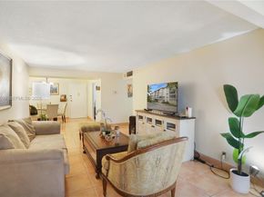 6600 Cypress Rd 105, Plantation FL 33317