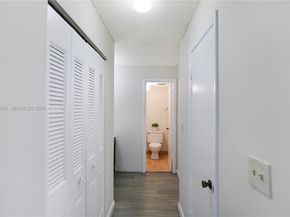 6600 Cypress Rd 105, Plantation FL 33317