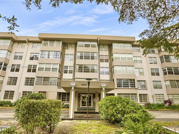 6600 Cypress Rd 105, Plantation FL 33317