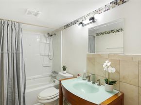 6600 Cypress Rd 105, Plantation FL 33317