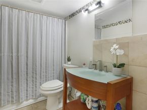 6600 Cypress Rd 105, Plantation FL 33317