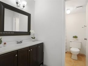 6600 Cypress Rd 105, Plantation FL 33317