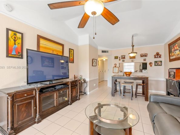 5560 Lakeside Dr 204, Margate FL 33063