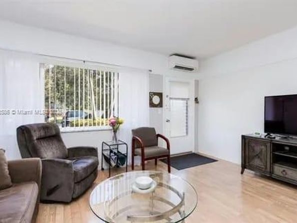 900 SW 10th Ter 8S, Hallandale Beach FL 33009