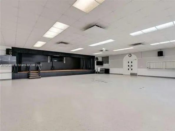 900 SW 10th Ter 8S, Hallandale Beach FL 33009