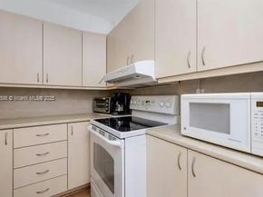 900 SW 10th Ter 8S, Hallandale Beach FL 33009