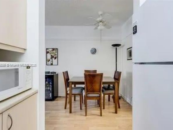 900 SW 10th Ter 8S, Hallandale Beach FL 33009