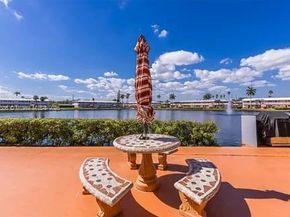 900 SW 10th Ter 8S, Hallandale Beach FL 33009