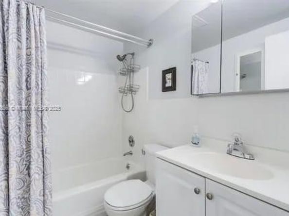 900 SW 10th Ter 8S, Hallandale Beach FL 33009