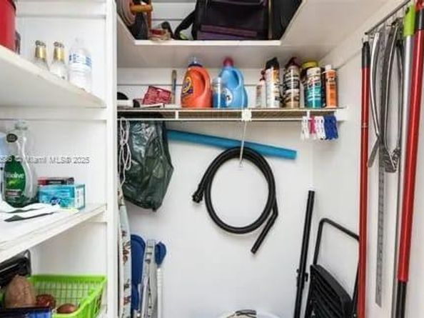 900 SW 10th Ter 8S, Hallandale Beach FL 33009