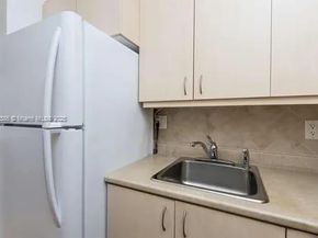 900 SW 10th Ter 8S, Hallandale Beach FL 33009