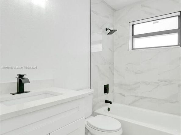 1302 S 22nd Ct, Hollywood FL 33020