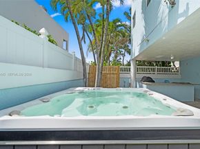 311 N Surf Rd, Hollywood FL 33019