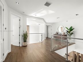 822 Meridian Ln, Hollywood FL 33019