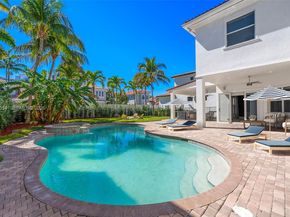 822 Meridian Ln, Hollywood FL 33019