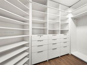 822 Meridian Ln, Hollywood FL 33019