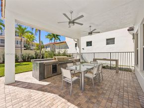 822 Meridian Ln, Hollywood FL 33019